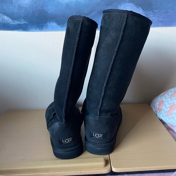 SOLD Black Ugg’s - Picture 3 of 4